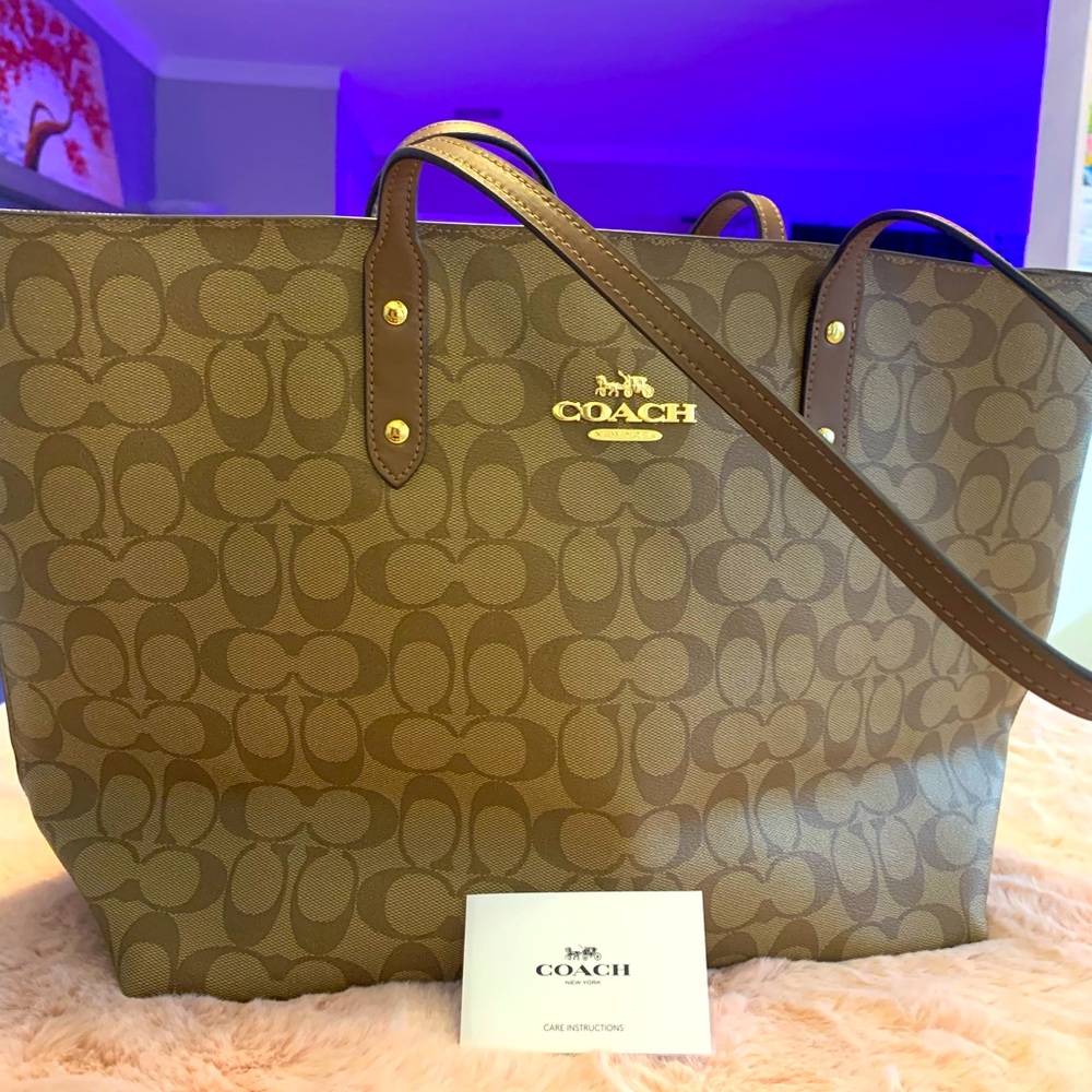 Coach- Signature Town Tote